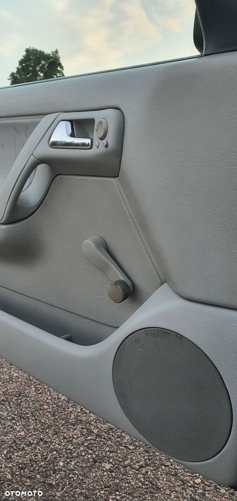 Volkswagen Golf 1.8 GT - 27