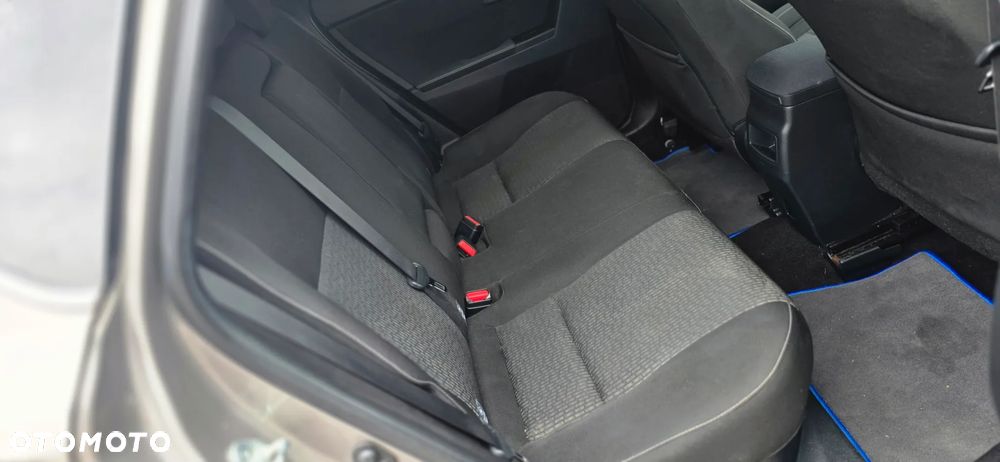 Toyota Auris - 13