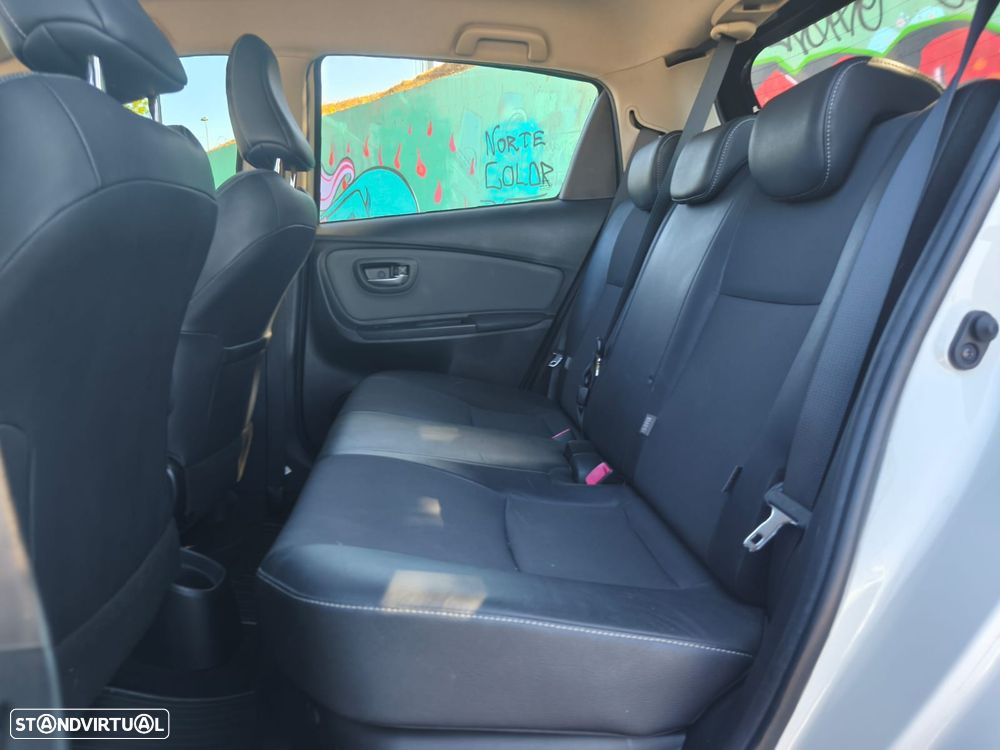Toyota Yaris 1.5 HSD Comfort+Navi - 20