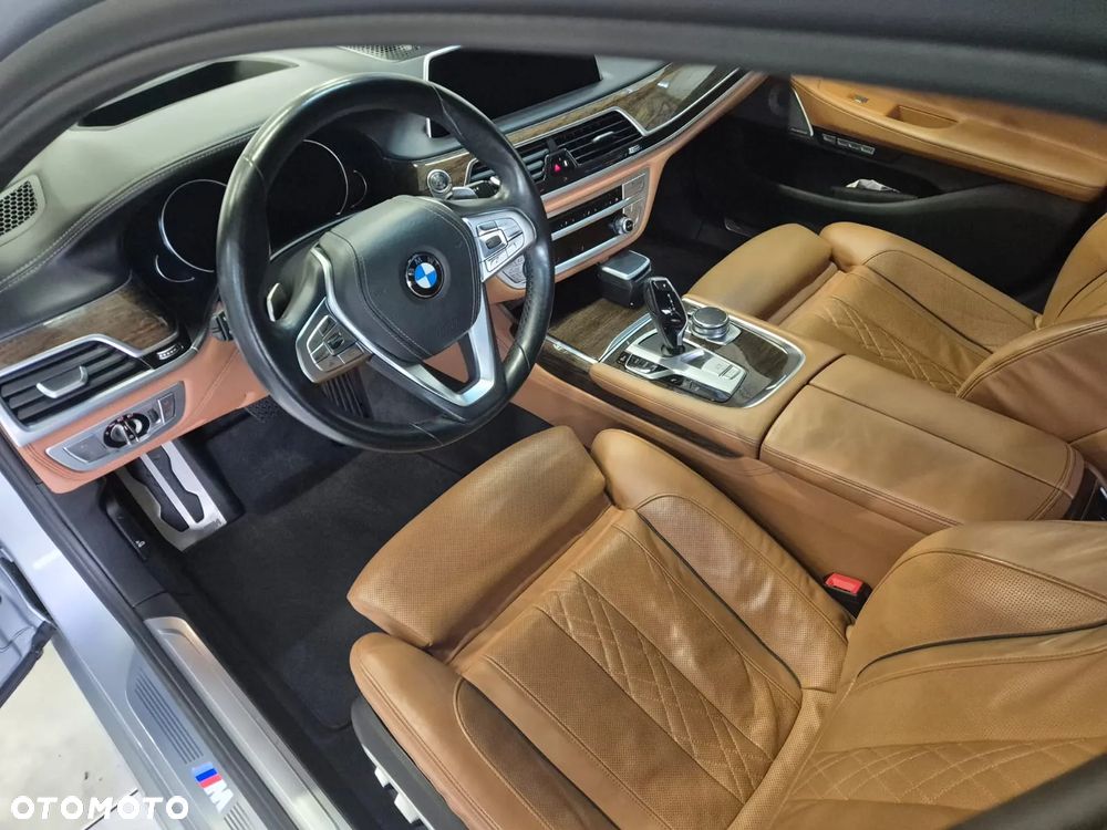 BMW Seria 7 750i xDrive - 12