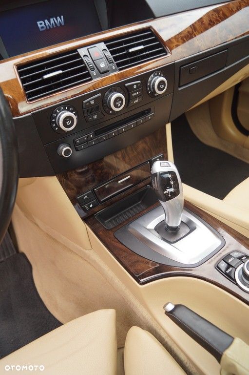 BMW Seria 5 525d Edition Sport - 23