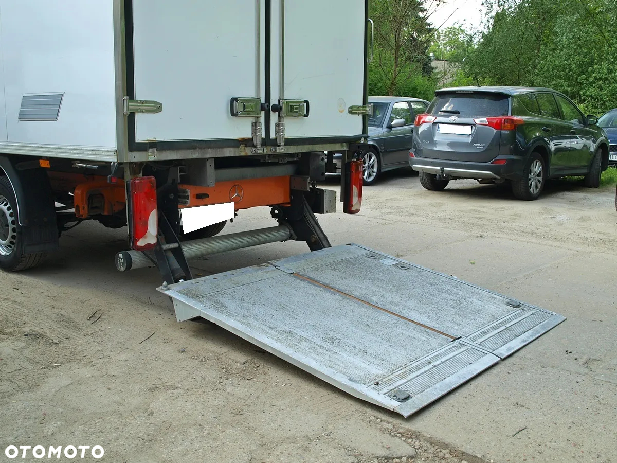 Mercedes-Benz Sprinter - 11