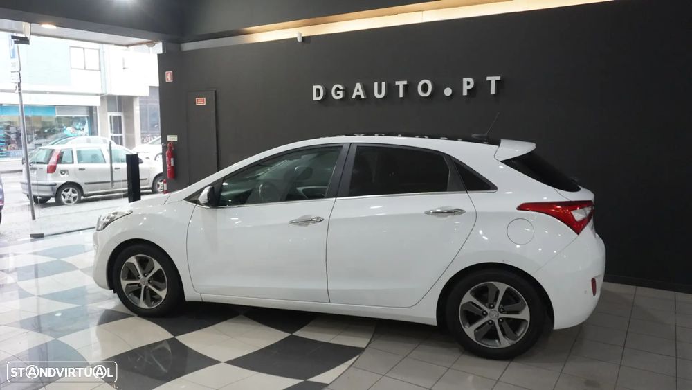 Hyundai i30 1.6 CRDI Blue Comfort AC Auto+J17 - 5