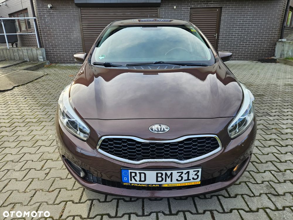Kia Ceed 1.6 GDI Fifa World Cup Edition - 30