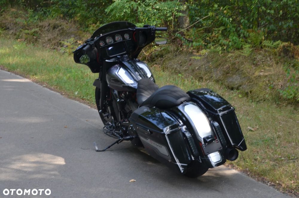 Harley-Davidson Touring Street Glide - 12
