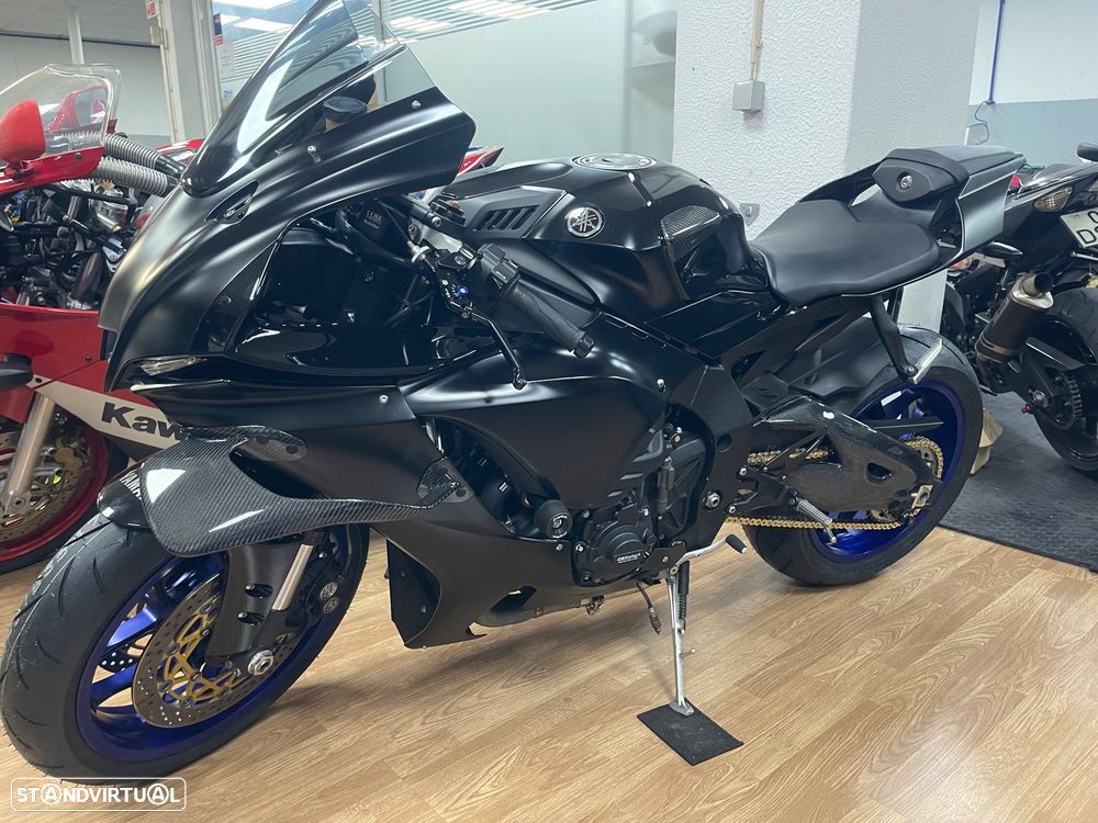 Yamaha YZF R1 - 10