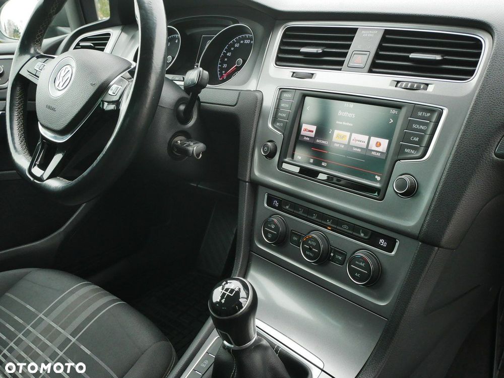 Volkswagen Golf 1.2 TSI BlueMotion Technology Comfortline - 25