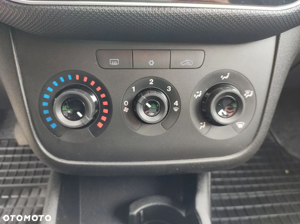 Fiat Punto 1.4 Young - 21