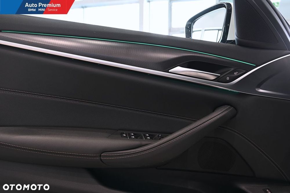 BMW Seria 5 520d xDrive MHEV - 10