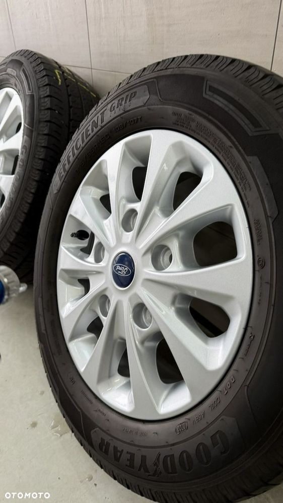Ford Tourneo Custom - 19