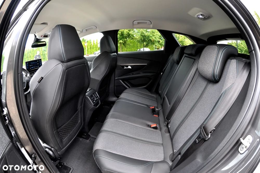 Peugeot 3008 1.2 PureTech Allure S&S EAT8 - 19
