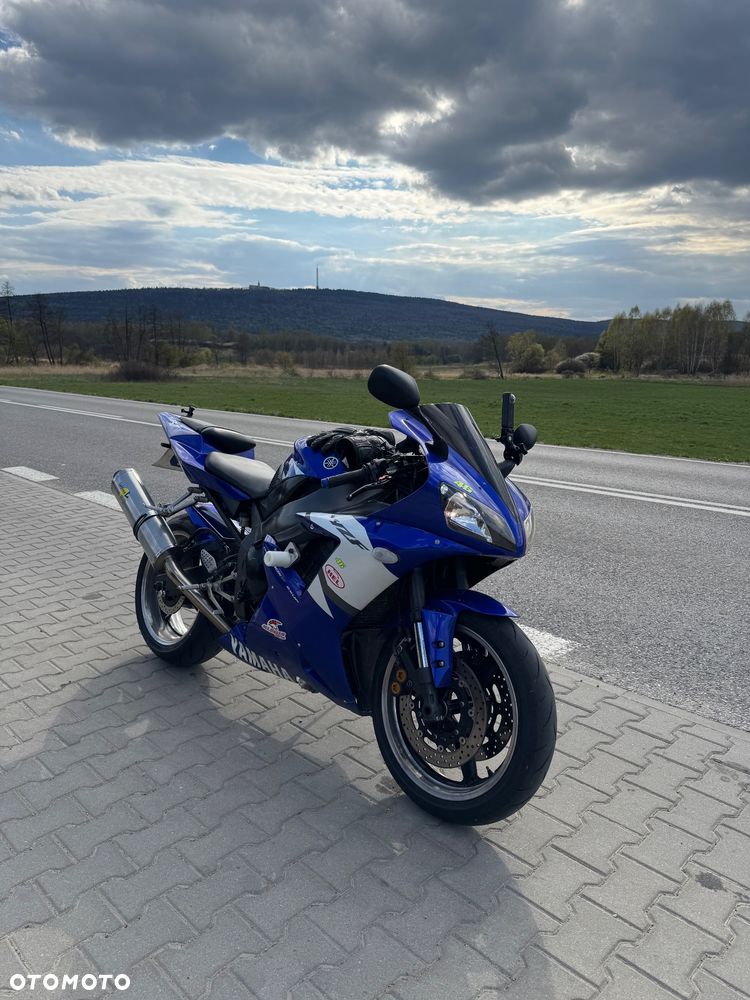 Yamaha R1 - 12