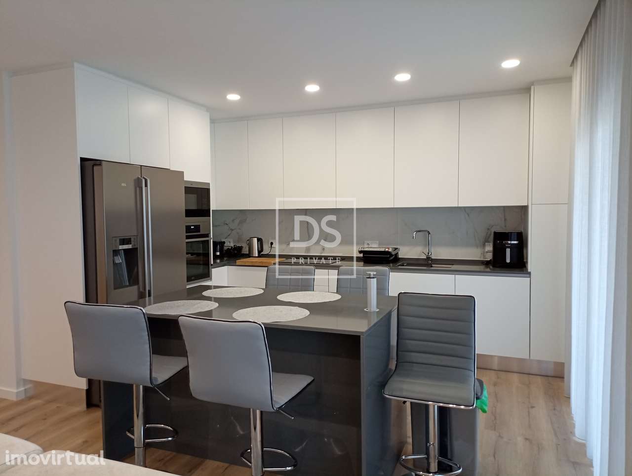 Magnifico apartamento T3 no centro da Lourinhã em condomínio Privado - Grande imagem: 3/33