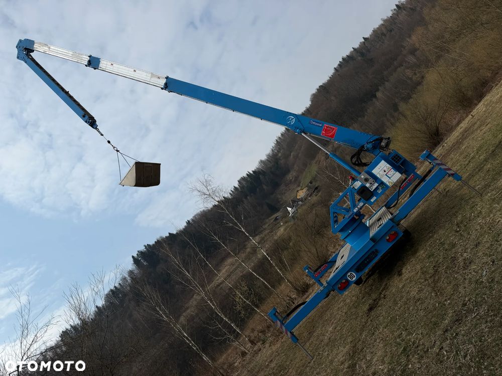KLAAS K21/31TSR Dźwig Dekarski żuraw zwyżka podnośnik 31m. udźwig 1800kg max. Silnik Yanmar 3cyl. Kosz pojemnik. Dźwig Sterowany całkowicie zdalnie z pilota. Do 3,5 tony Transportowanie samochodem osobowym! Podwieszana oś Hydr. Własny Napęd Hydr. na 2 koła w terenie. Maszyna jak Nowa 2 tyś mtg. 2015r. Po serwisach Dekra. Sprowadzona z Norwegii. Nie różni się od nowej z salonu. Pełna Hydraulika w maszynie. Najbogatsza wersja. OKAZJA  230volt. Zero zużycia! - 18