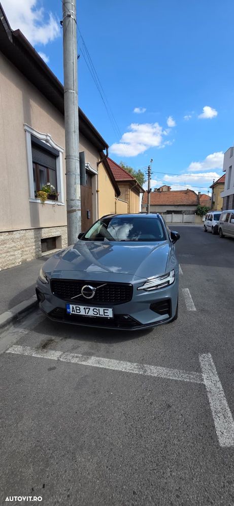 Volvo V60 B4 MHEV AT Plus Dark - 1