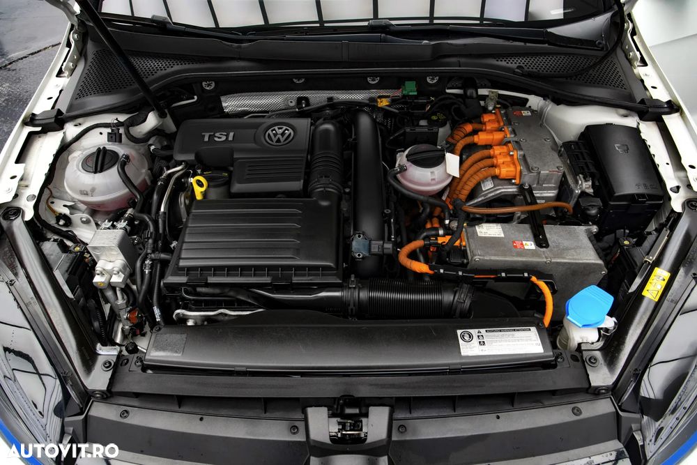 Volkswagen Golf - 25