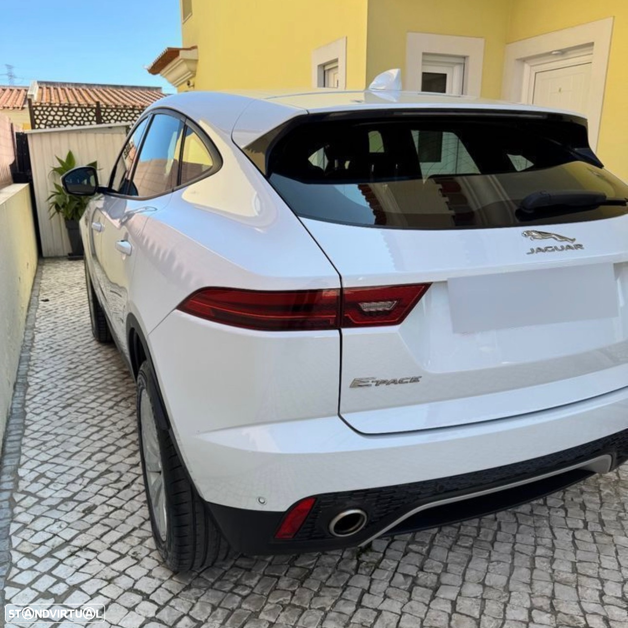 Jaguar E-Pace 2.0 i4D R-Dynamic S AWD Aut. - 4