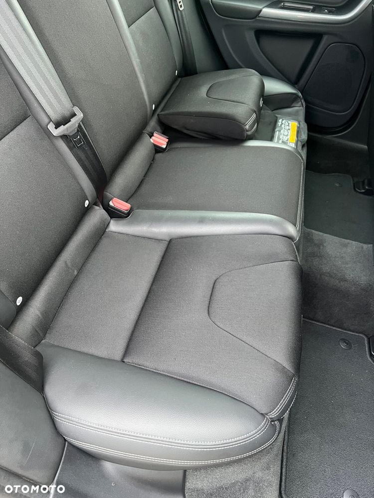 Volvo V60 D3 Momentum Core - 39