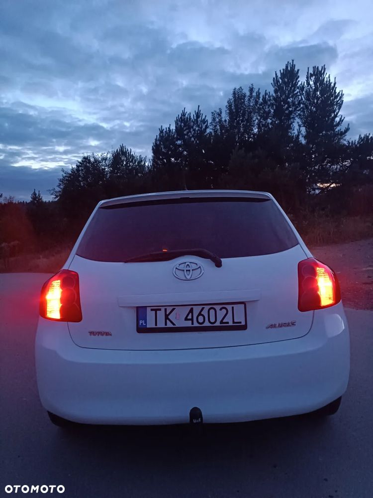 Toyota Auris 1.4 D-4D Terra - 1