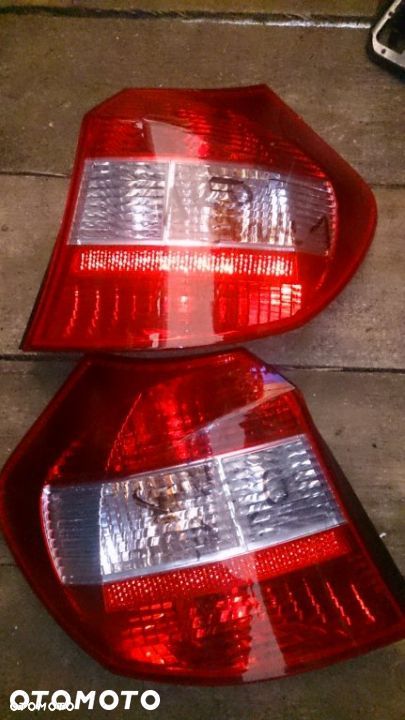 LAMPA TYLNA BMW SERIA 1 E81 E87 04-06 LEWA LUB PRAWA - 1