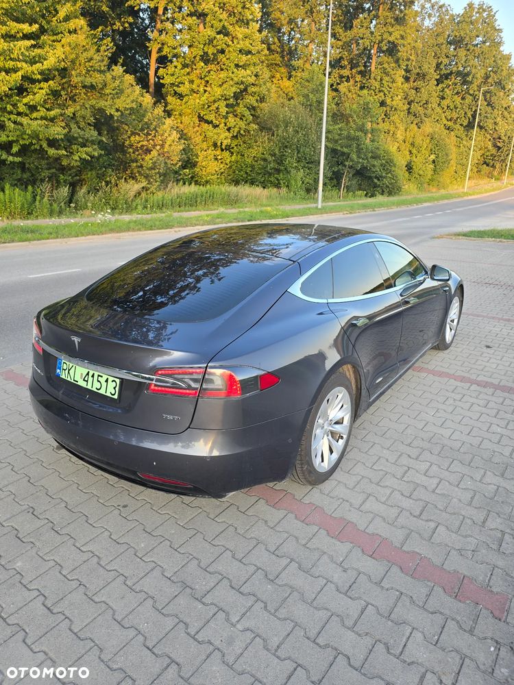 Tesla Model S - 4