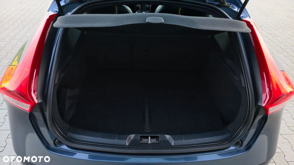Volvo V40 D3 Momentum - 29