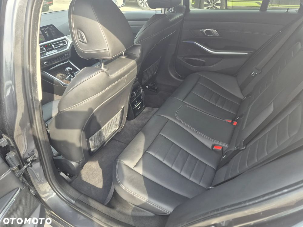 BMW Seria 3 318d Touring Luxury Line - 6