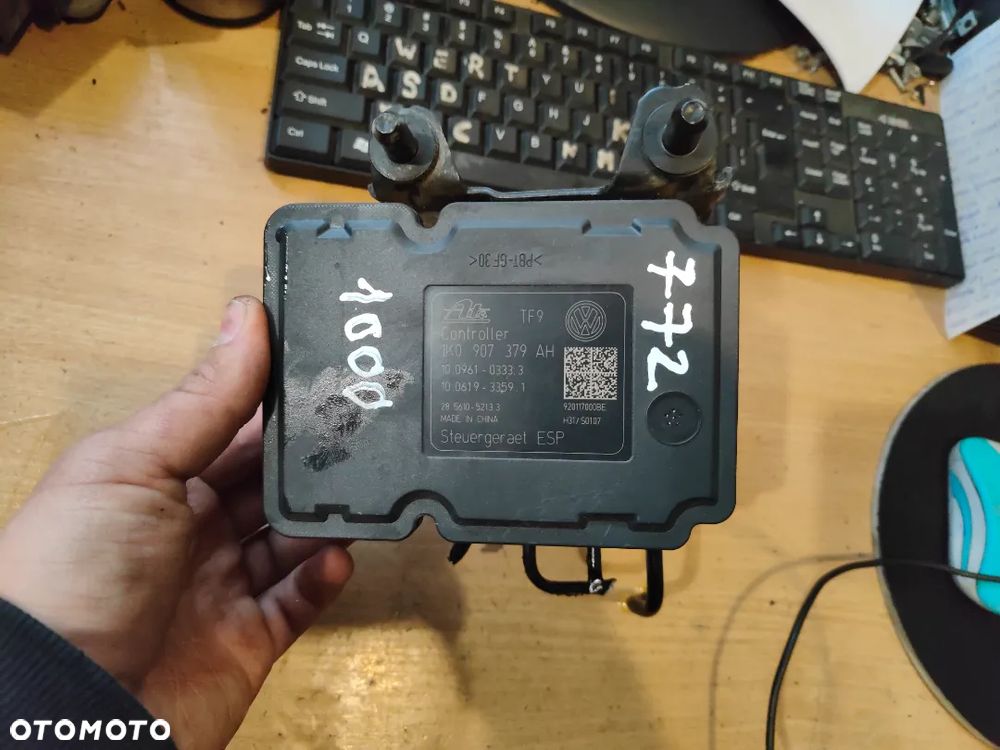 Pompa hamulcowa Volkswagen Golf VI 1K0907379AH - 1