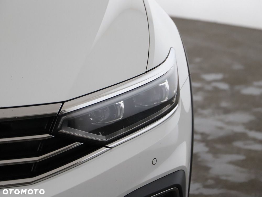 Volkswagen Passat - 25