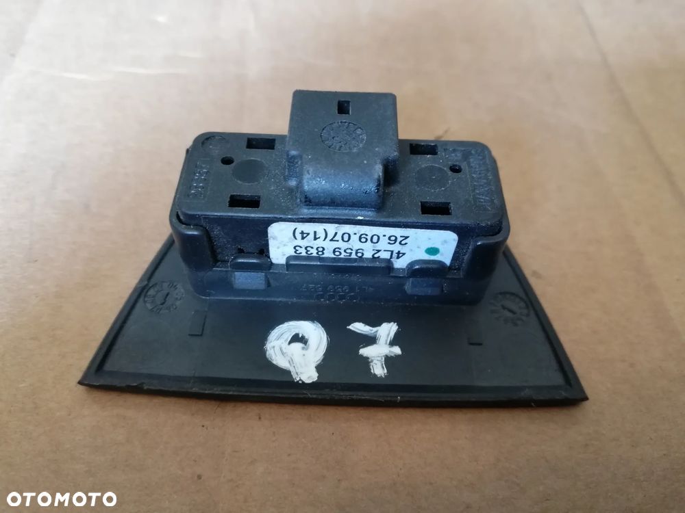 PRZEŁĄCZNIK PRZYCISK KLAPKI WLEWU POKRYWY BAGAŻNIKA AUDI Q7 4L 4L2959833 - 2