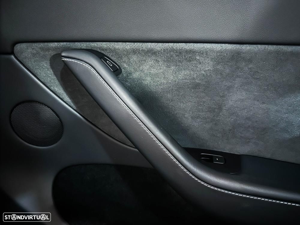 Tesla Model Y Long Range Dual Motor AWD - 22
