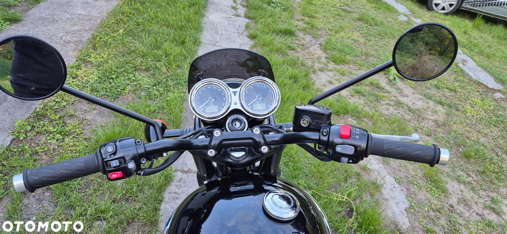 Triumph Bonneville - 10