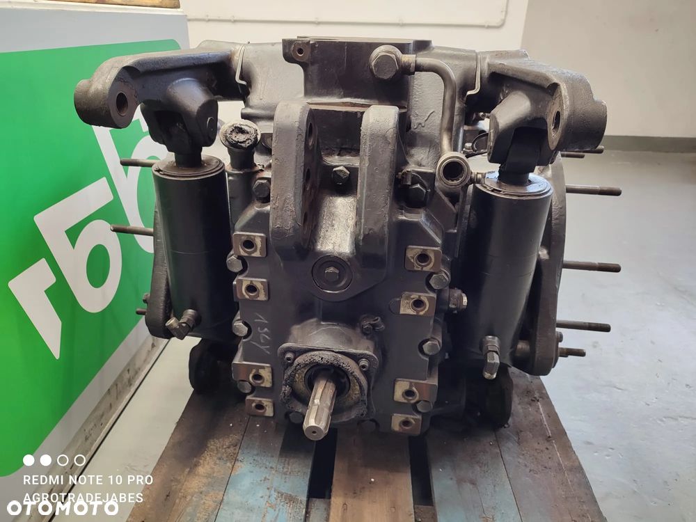 Dyferencjał  84371440 Steyr 6175 CVT - 9