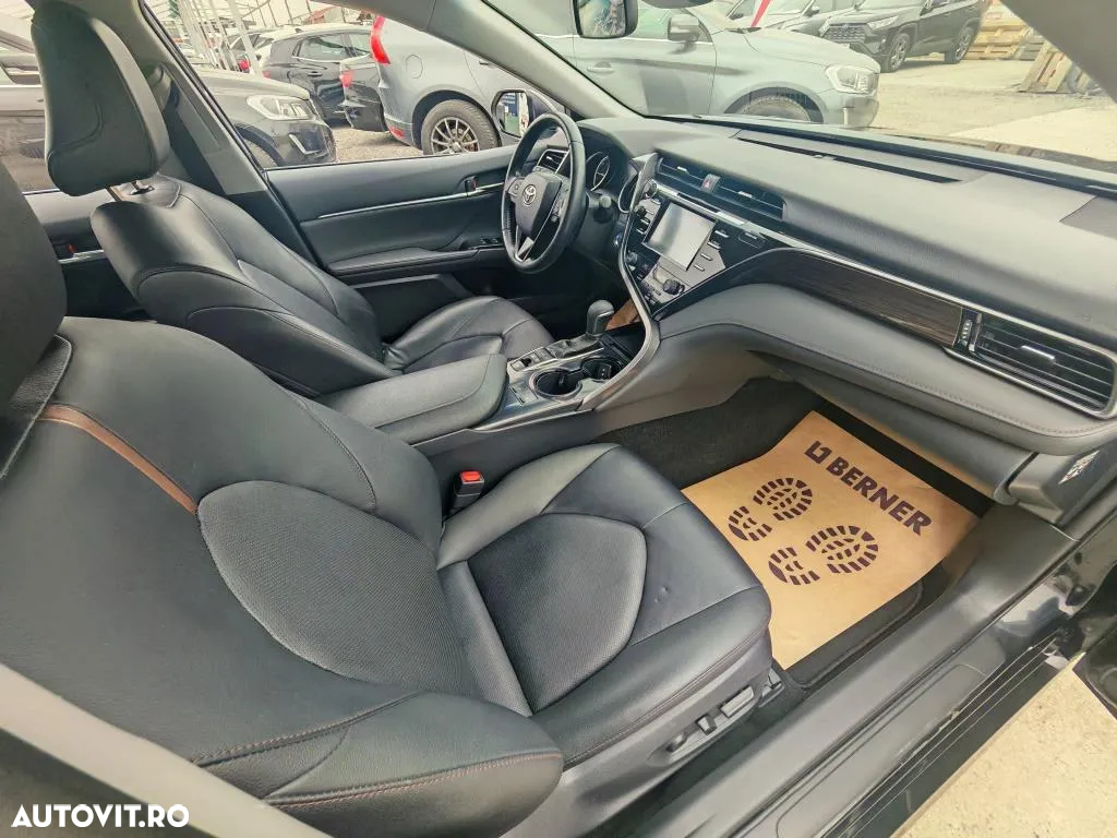 Toyota Camry 2.5 Hybrid Business - 3