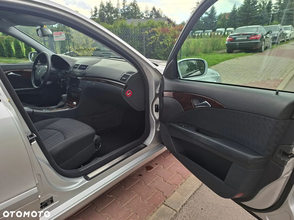 Mercedes-Benz Klasa E 200 Kompressor Automatik Classic - 19