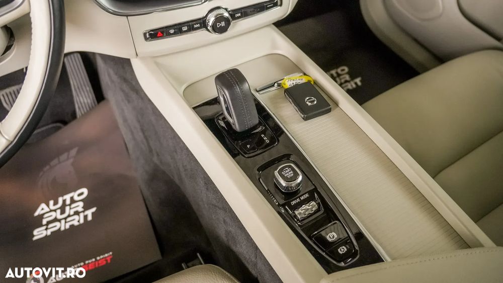 Volvo XC 60 T6 AWD Recharge Geartronic Inscription - 17