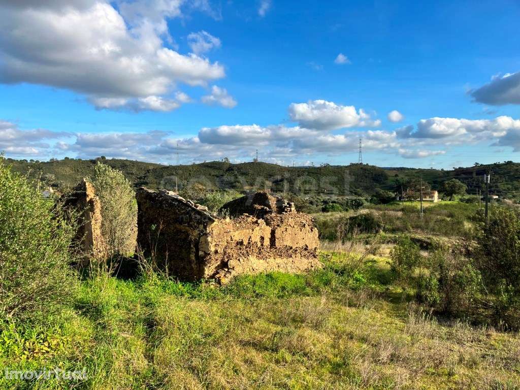 Terreno na Ribeira do Arade com ruina e furo de água com 14000m2 - Grande imagem: 2/19