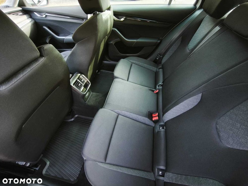 Skoda Octavia 2.0 TDI Edition 130 Essence DSG - 19