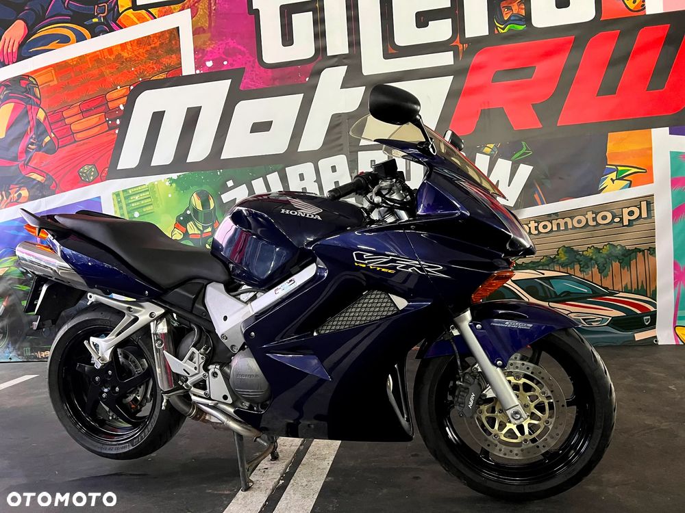 Honda VFR - 4