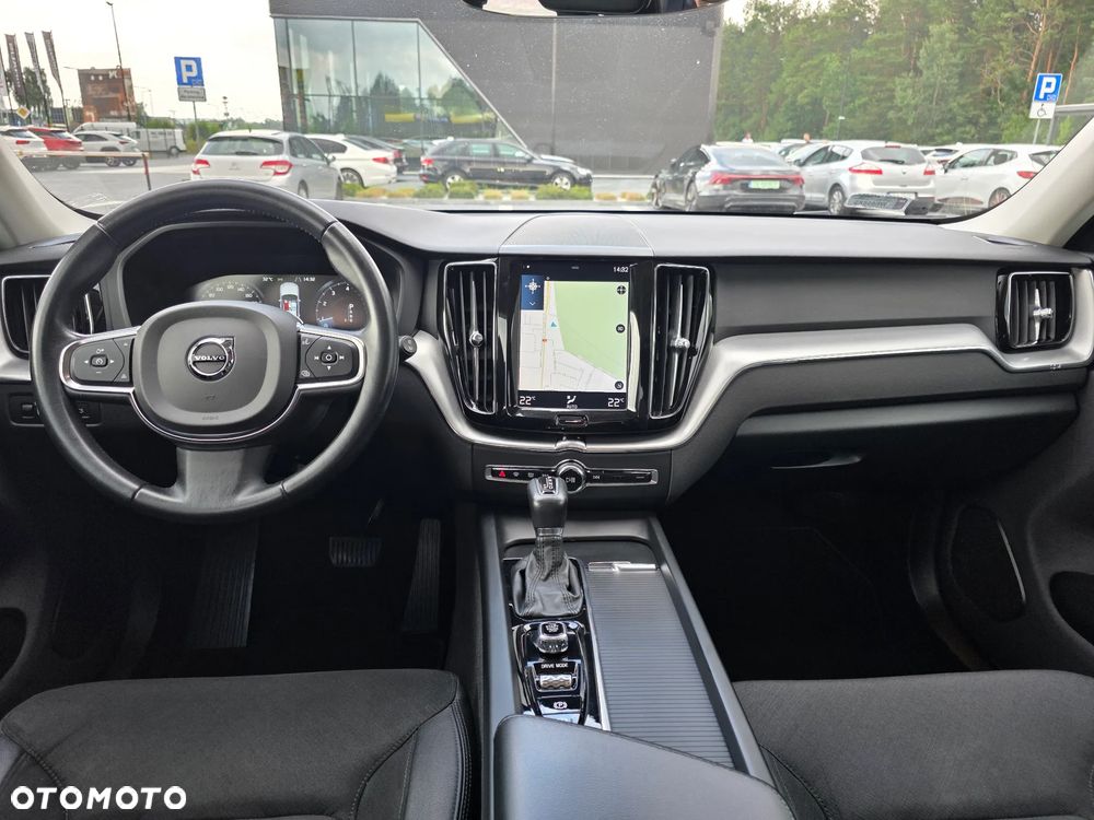Volvo XC 60 T4 Momentum Pro - 23
