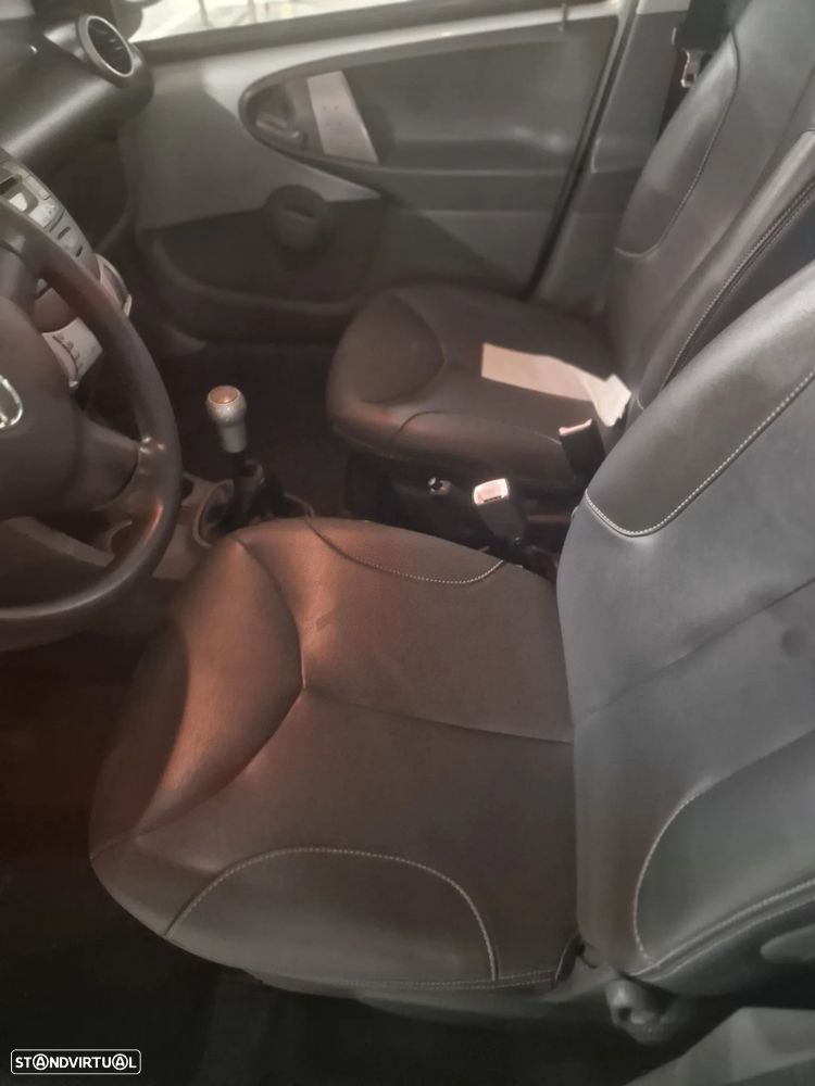 Toyota Aygo 1.0 + AC - 7