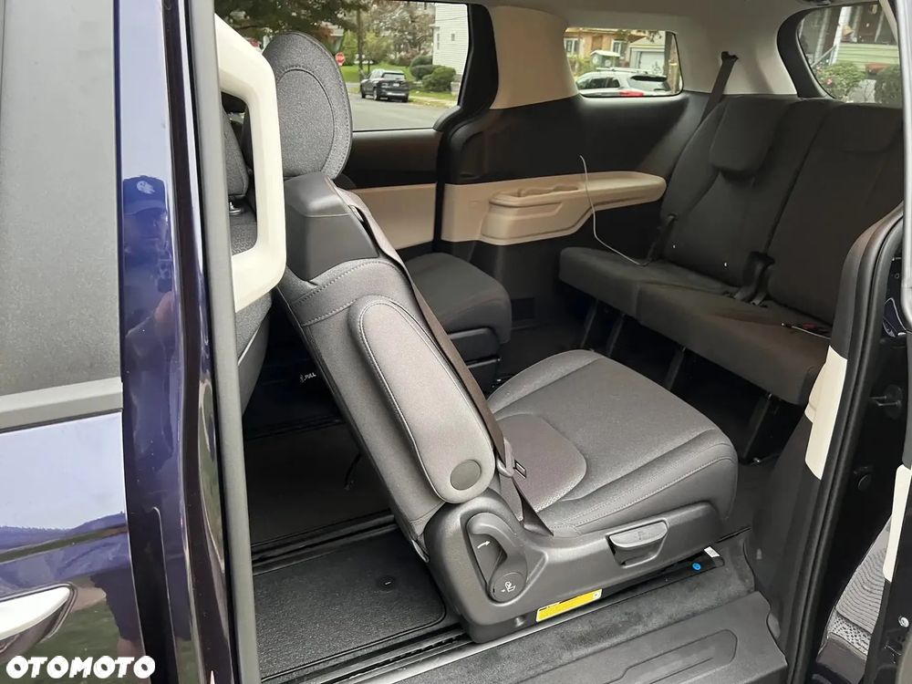 Kia Carnival - 39