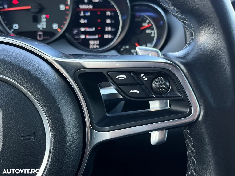 Porsche Cayenne - 16