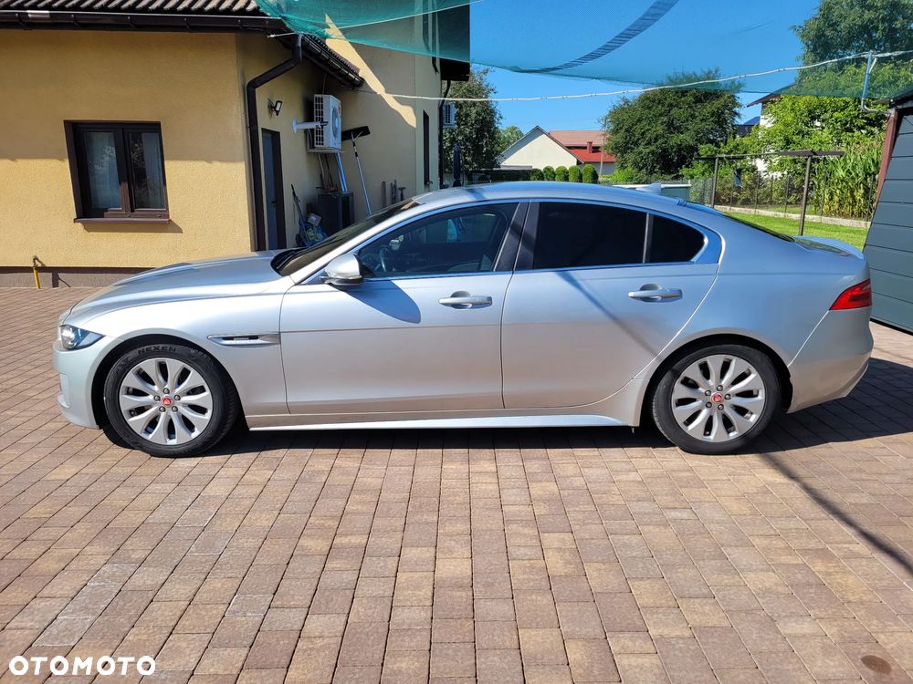 Jaguar XE 2.0 D R-Sport - 2