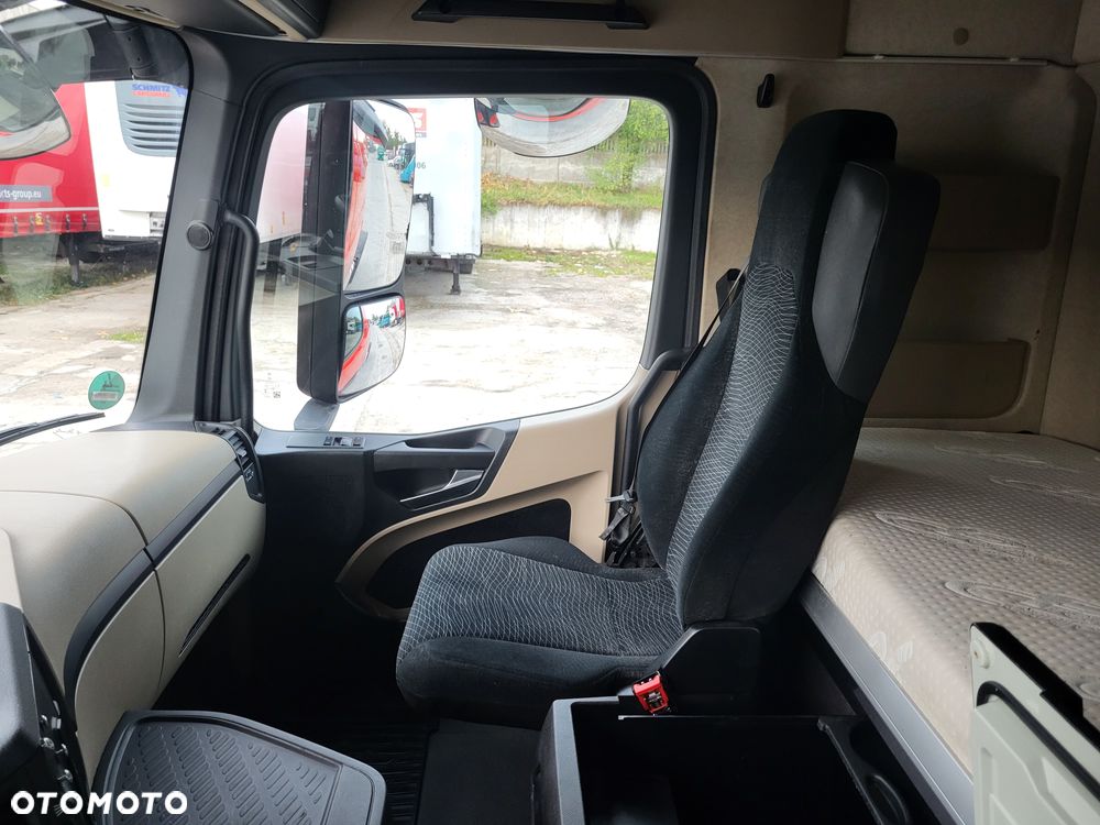 Mercedes-Benz 1851 - 22