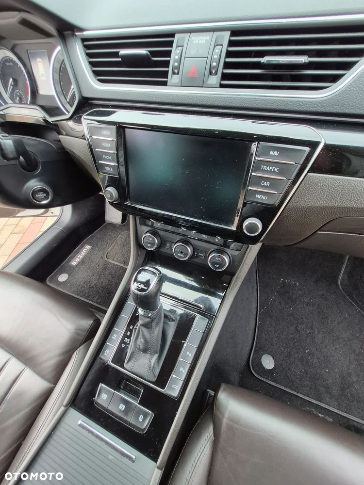 Skoda Superb 2.0 TDI L&K DSG - 13