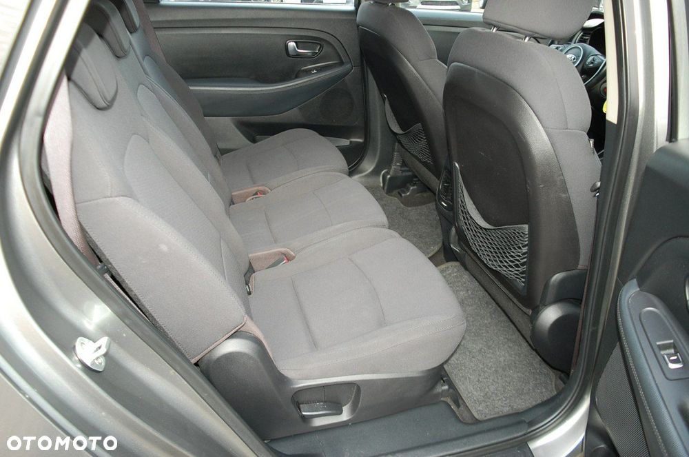 Kia Carens - 25