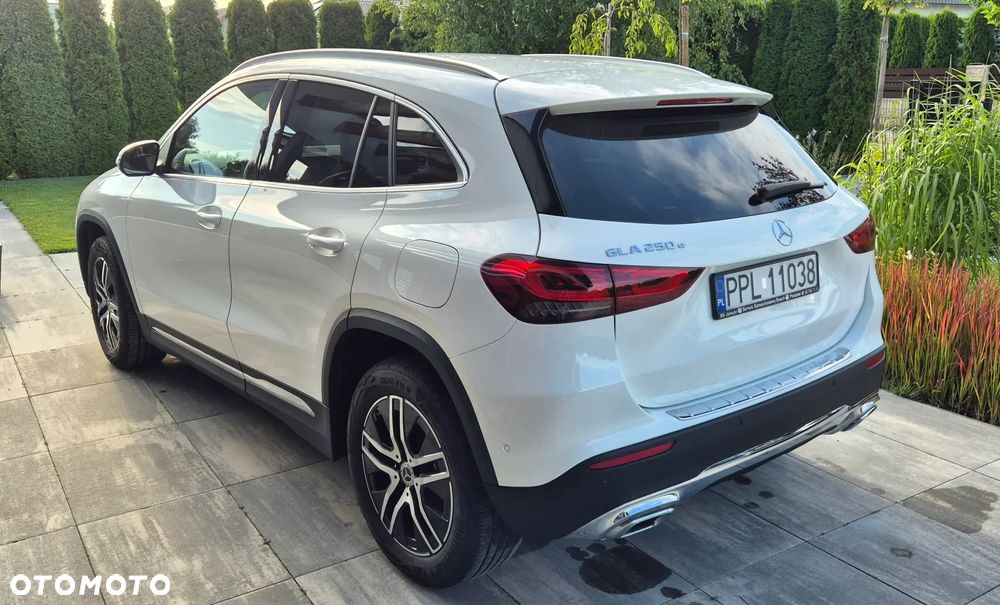 Mercedes-Benz GLA 250 e 8G-DCT - 8