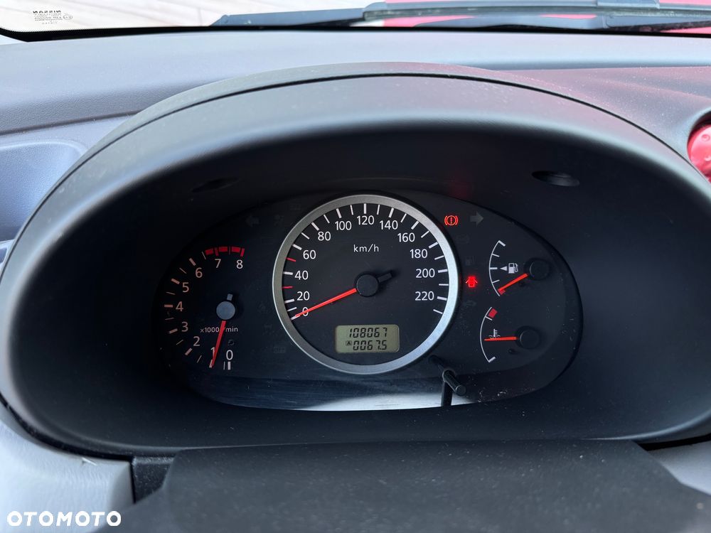 Nissan Almera Tino - 25