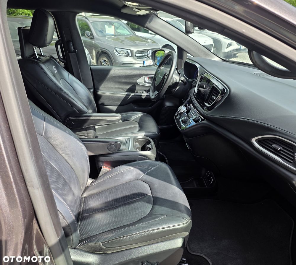 Chrysler Pacifica - 22